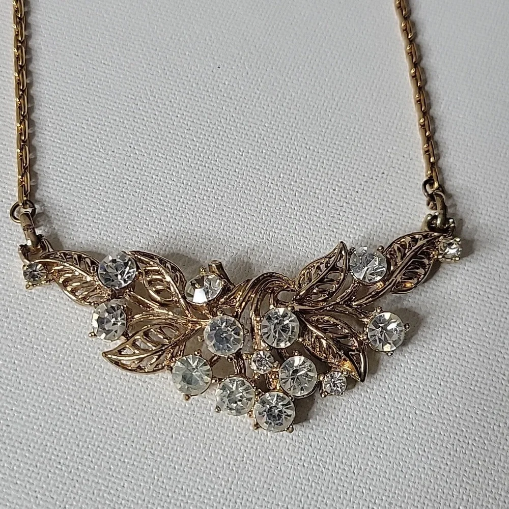 Vintage Rhinstone Gold Floral Bar Pendant Gold Chain Necklace